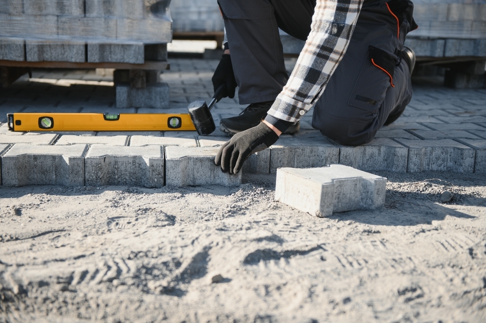 Belægning af fliser udenfor 